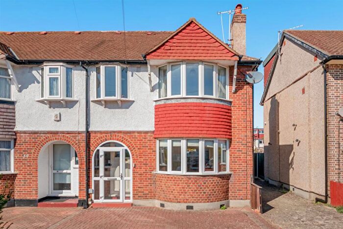 4 Bedroom House For Sale In Templecombe Way, Morden, SM4