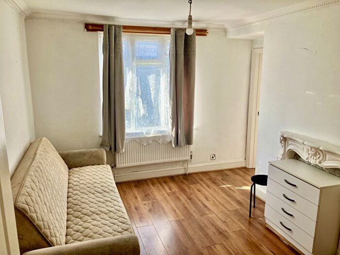1 Bedroom Flat To Rent In North Street, Barking, London, IG11