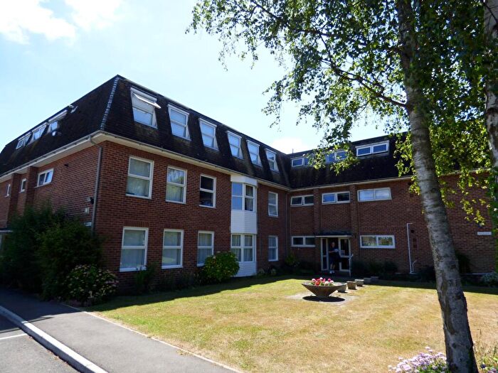 2 Bedroom Flat To Rent In Sholing, SO19