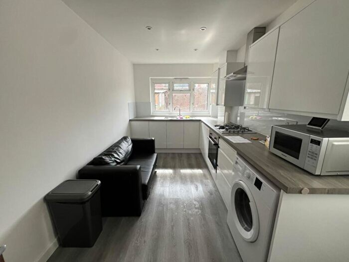 4 Bedroom House To Rent In Oxford Avenue, SO14