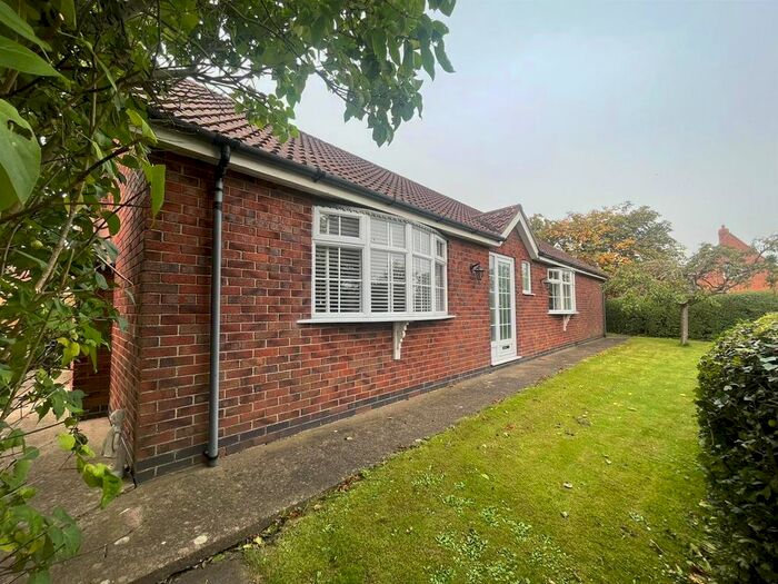 2 Bedroom Detached Bungalow To Rent In Sea Dyke Way, Marshchapel, Grimsby, DN36