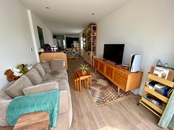 2 Bedroom Flat To Rent In Ewell Road, Surbiton, KT6