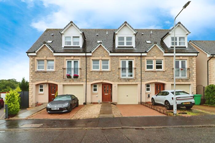 4 Bedroom Town House For Sale In Daly Gardens, High Valleyfield, Dunfermline, KY12