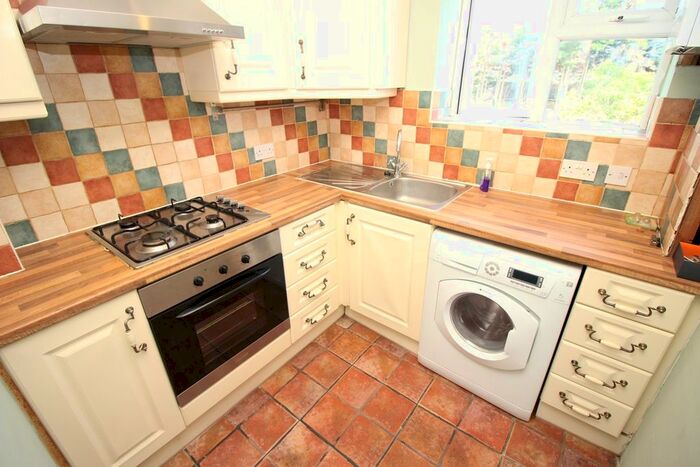 2 Bedroom Flat To Rent In Great West Road, Hounslow, TW5