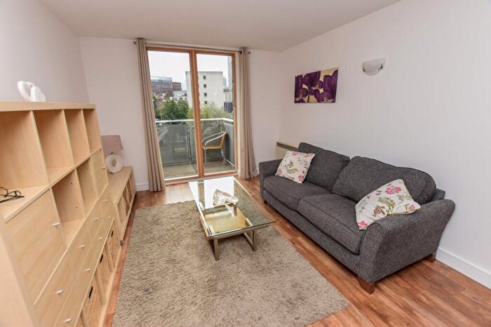 2 Bedroom Flat To Rent In The Bridge, Dearmans Place, Salford, Greater Manchester, M3