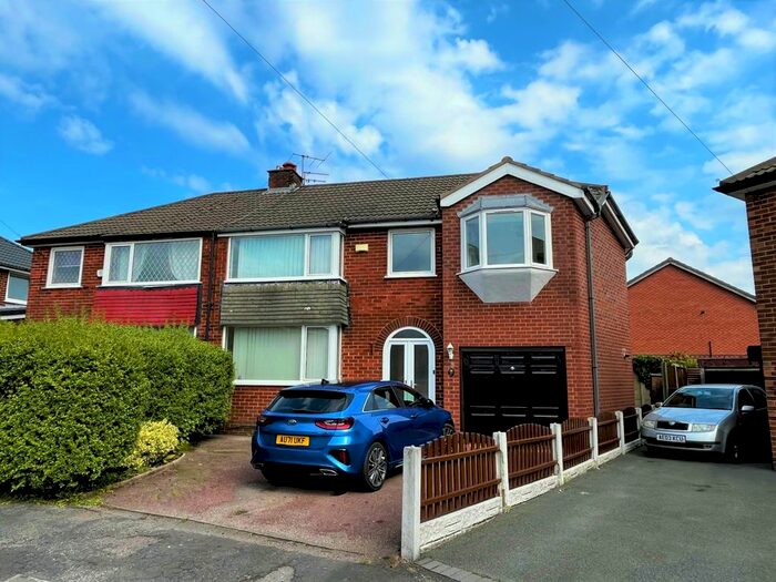 5 Bedroom Semi-Detached House To Rent In St. Marys Close, Walton-Le-Dale, Preston, PR5