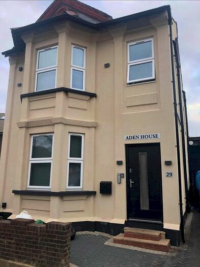 Studio To Rent In Farley Hill, Luton, LU1