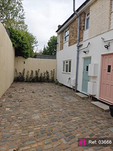 3 Bedroom Mews To Rent In Wilton Mews, London, E8