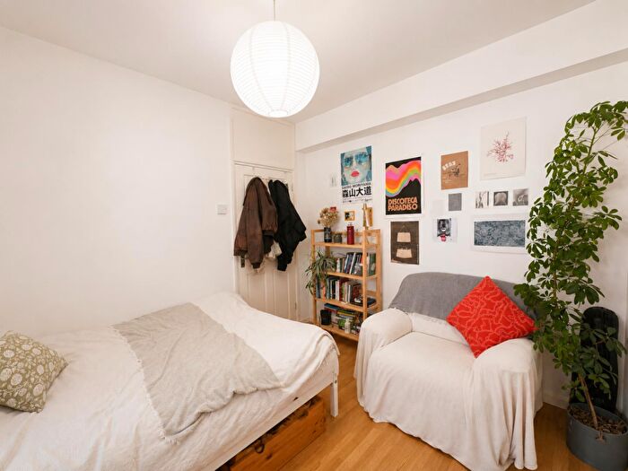 4 Bedroom Flat To Rent In Christian Street, London, E1