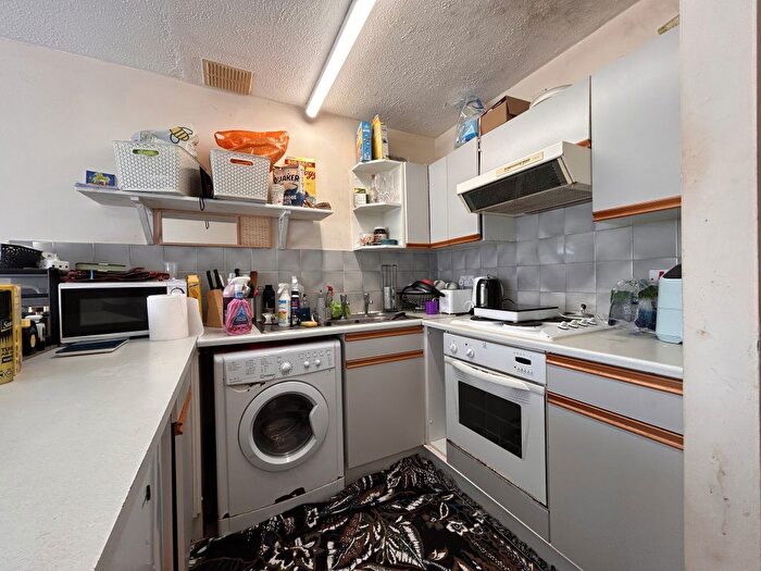 1 Bedroom Flat To Rent In Off Ashburnham Road, Beds, LU1