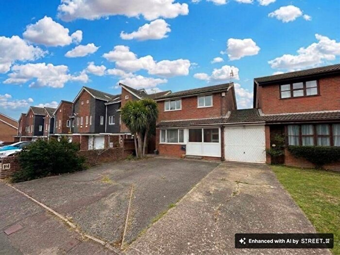 3 Bedroom Link Detached House For Sale In Seaview Avenue, Peacehaven, BN10