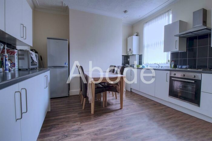 4 Bedroom House To Rent In Hessle View, Hyde Park, Leeds, LS6