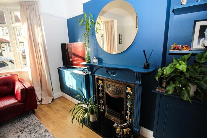 4 Bedroom Semi-Detached House For Sale In Westleigh Avenue, Leigh-On-Sea, SS9