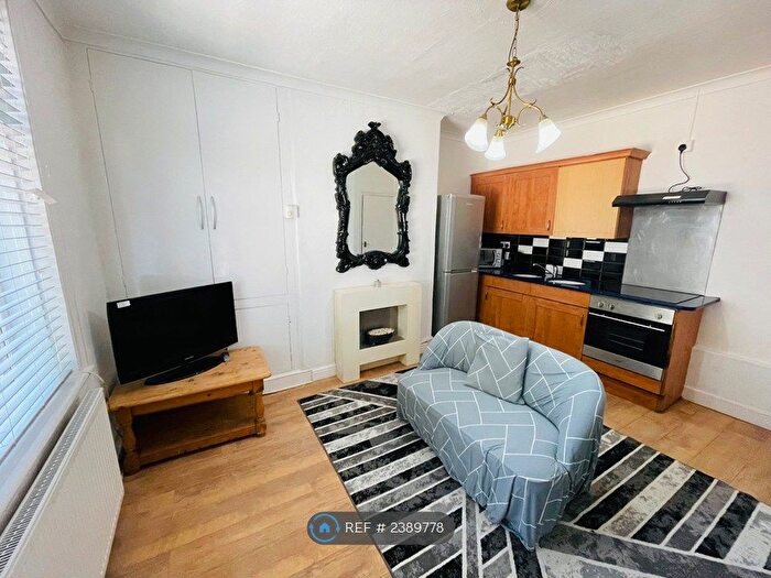 2 Bedroom Terraced House To Rent In Fenton Road, Huddersfield, HD1