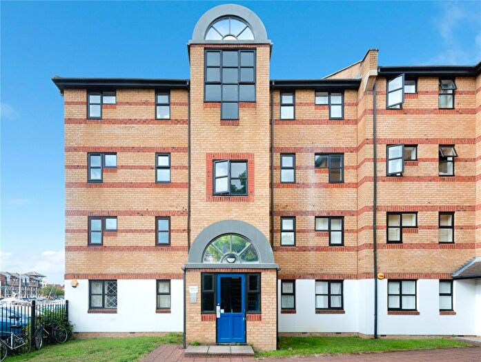 2 Bedroom Flat To Rent In Windsock Close, London, SE16