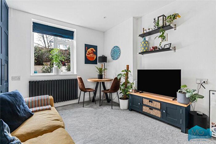 1 Bedroom Apartment For Sale In Brecknock Road, London, N7