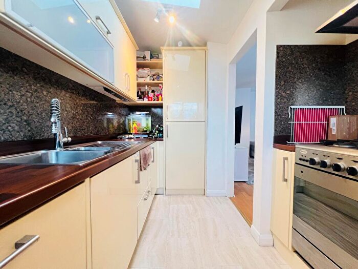 2 Bedroom Flat To Rent In Grenville Court, Ham View, CR0