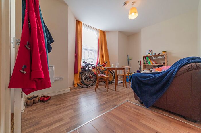 1 Bedroom Flat To Rent In Piercefield Place, Adamsdown, CF24