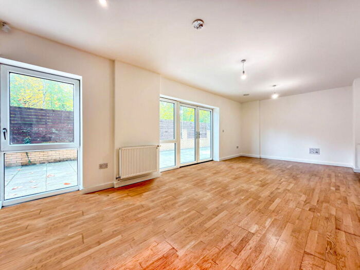 2 Bedroom Flat For Sale In Lakeside Drive, Park Royal, NW10