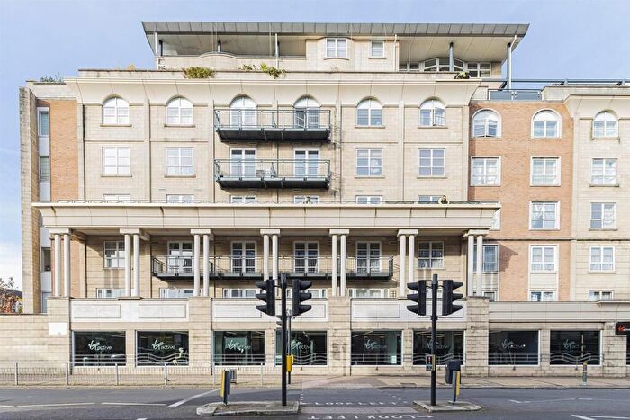 2 Bedroom Flat For Sale In Worple Road, London, SW19