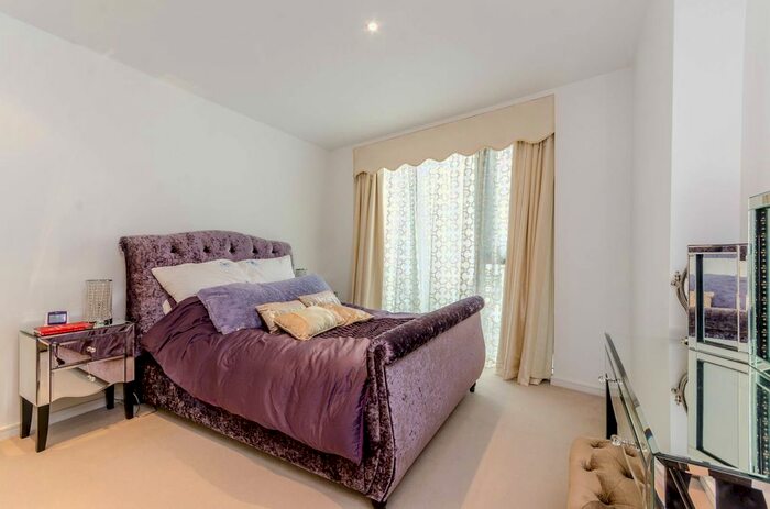2 Bedroom Flat To Rent In Eastfields Avenue, Wandsworth, London, SW18