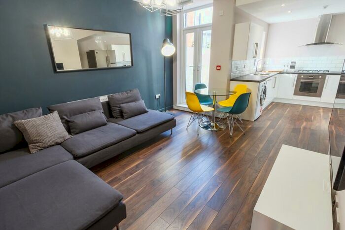 5 Bedroom Terraced House To Rent In Empress Road, L7