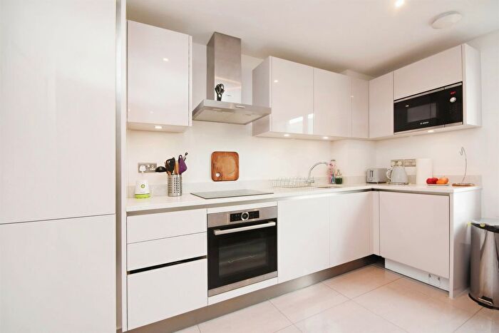 1 Bedroom Flat For Sale In Hardy Close, City Centre, Chelmsford, CM1