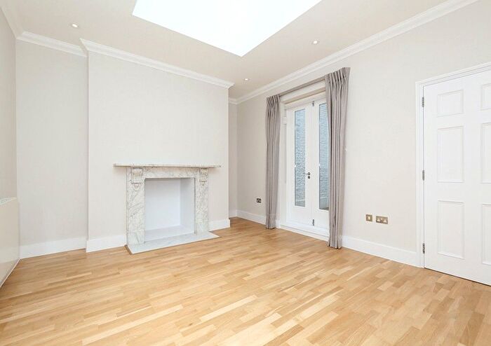 3 Bedroom Flat To Rent In Gloucester Place, London, W1U