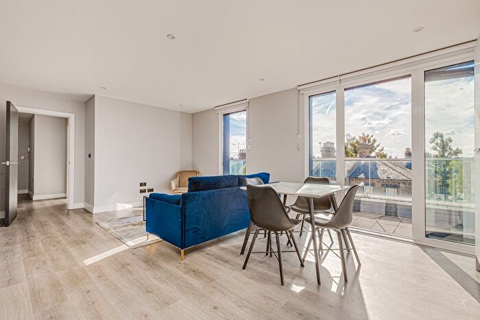 2 Bedroom Flat For Sale In Kilburn Lane, London, W10