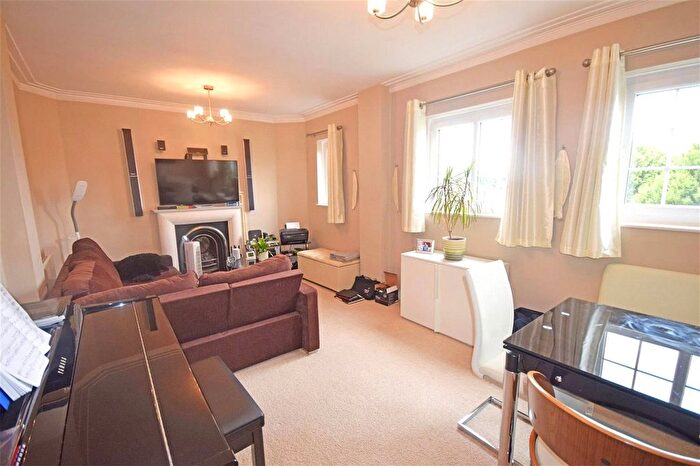 2 Bedroom Flat To Rent In Lebanon Court, Twickenham, TW1