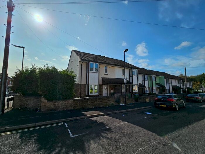 3 Bedroom Property To Rent In Forster Road, Southampton, SO14