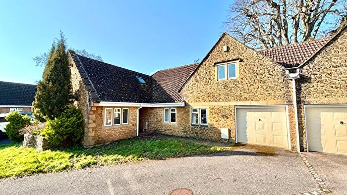 5 Bedroom Semi Detached House For Sale In Breowan Close, Ilminster, Somerset, TA19