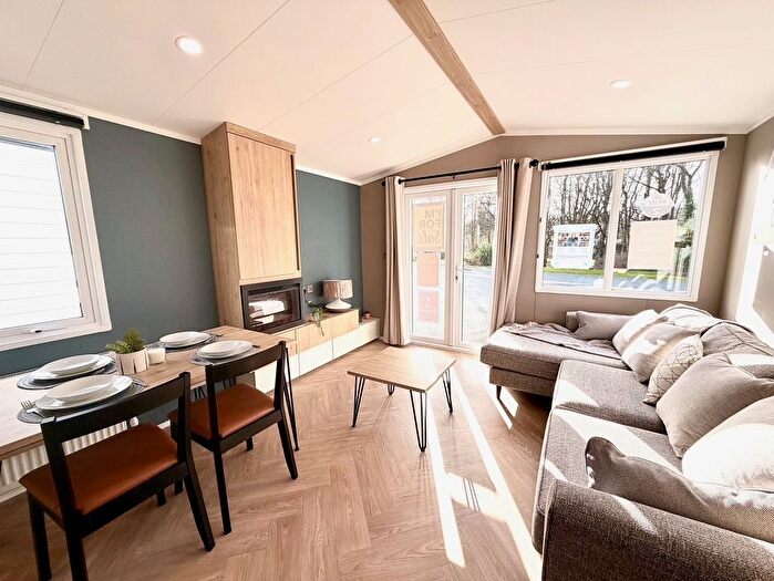 2 Bedroom Park Home For Sale In Plas Coch Country Amp; Leisure Retreat, Llanedwen Llanfairpwllgwyngyll, LL61
