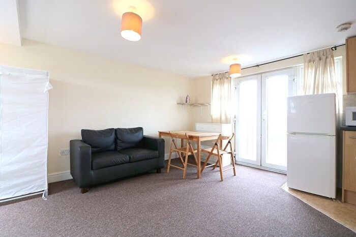 Studio To Rent In Western Avenue, London, W3