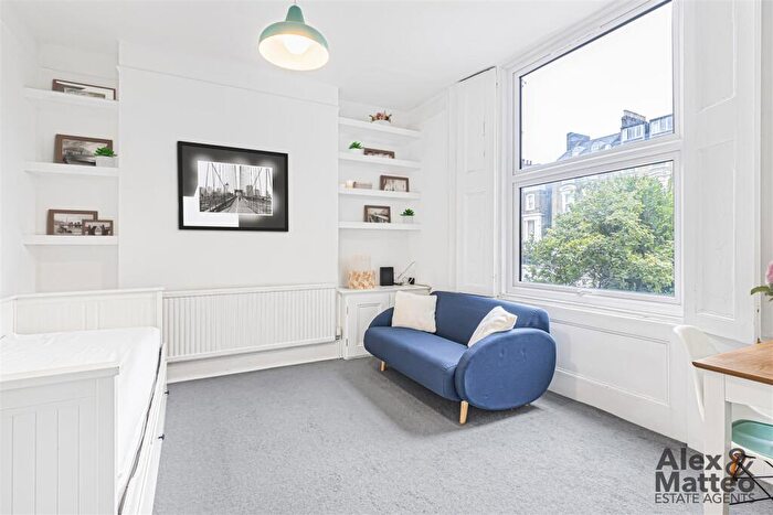 1 Bedroom Flat For Sale In Lewisham Way, New Cross, SE14