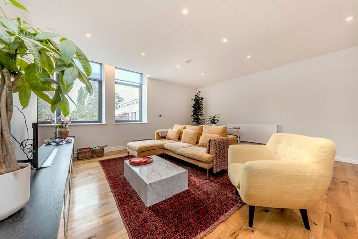 2 Bedroom Flat For Sale In Esher Park Gardens, Littleworth Road, Esher, Surrey, KT10
