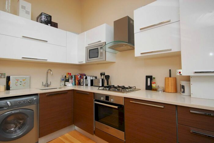 1 Bedroom Flat To Rent In Union Road, Clapham, London, SW4