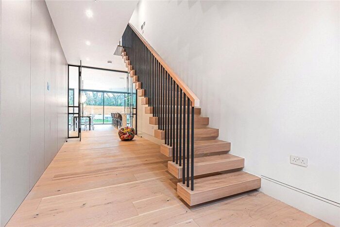 5 Bedroom Detached House For Sale In Barnet Road, Arkley, EN5