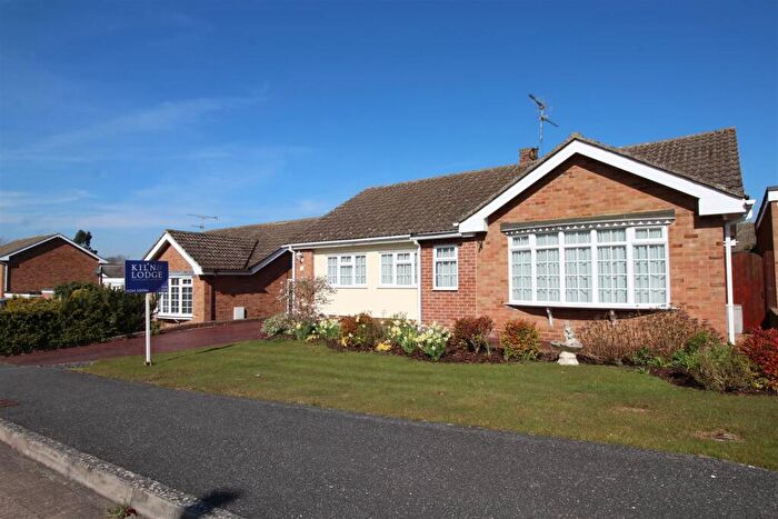 2 Bedroom Detached Bungalow For Sale In Parkdale, Danbury, Chelmsford, CM3