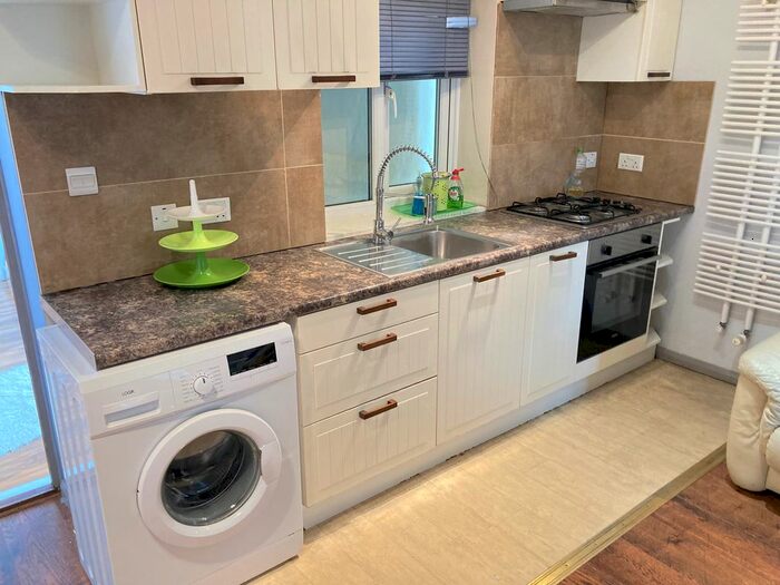 1 Bedroom Flat To Rent In Very Near Brentwick Gardens Area, South Ealing Brentford Borders, TW8