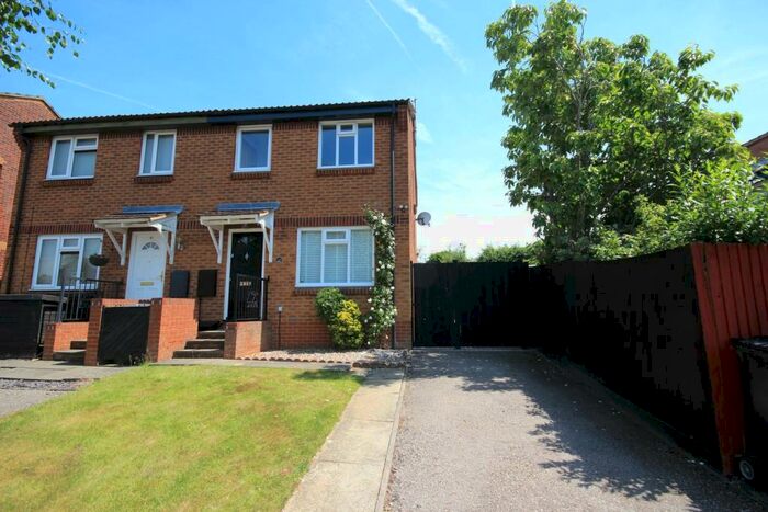 3 Bedroom Semi-Detached House To Rent In Lipscomb Drive, Flitwick, MK45