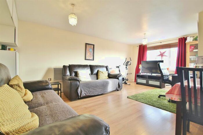 2 Bedroom Flat To Rent In Primrose Place, Isleworth TW7