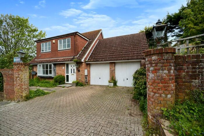 4 Bedroom House To Rent In Willow Close, Brighton, BN2