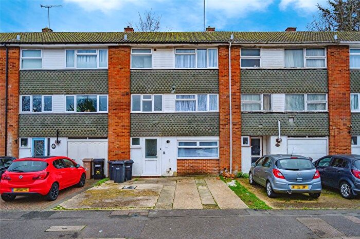 5 Bedroom Town House For Sale In Brendon Avenue, Luton, Bedfordshire, LU2