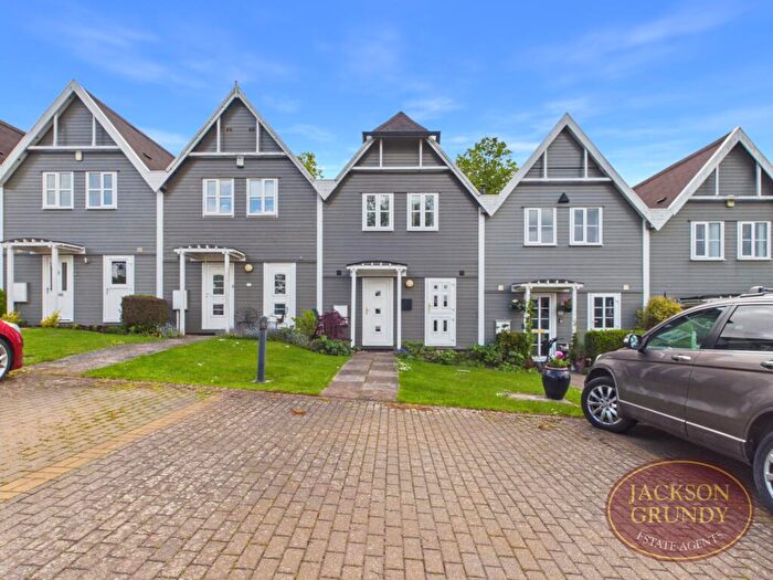 3 Bedroom Terraced House For Sale In The Roundel, Overstone, NN6