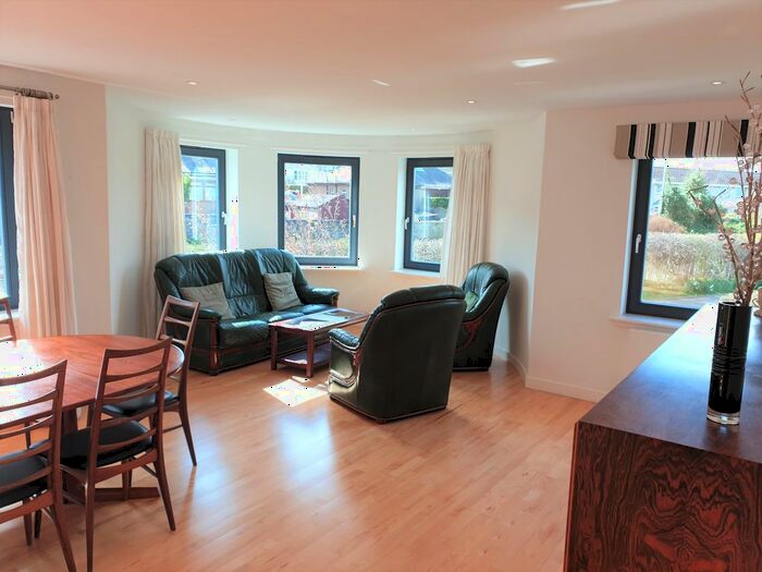 2 Bedroom Flat To Rent In Meggetland Square, Edinburgh, EH14