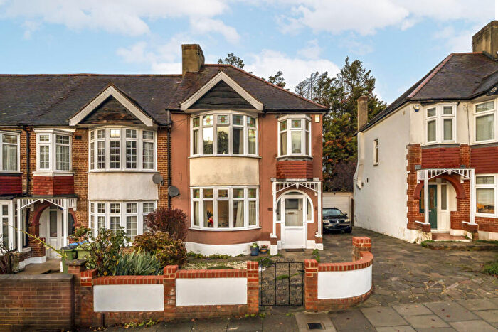 4 Bedroom End Of Terrace House For Sale In Chelsworth Drive, Plumstead, London, SE18
