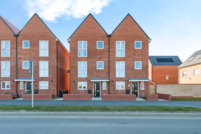 4 Bedroom Town House To Rent In Fisherswood Road, Bedford, MK45