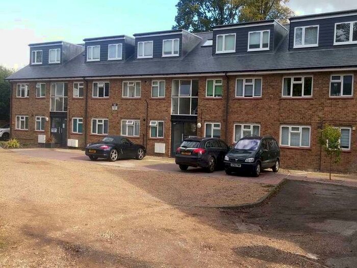 1 Bedroom Flat To Rent In Ardingly Court, Woodcote Road, Epsom, KT18