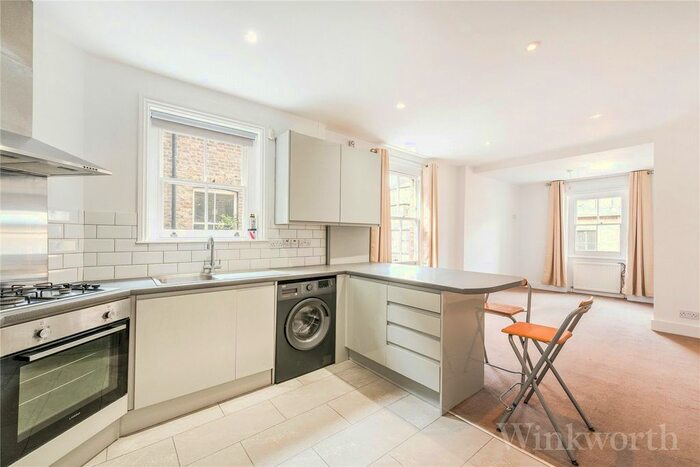 3 Bedroom Flat To Rent In Hurstbourne Road, London, SE23